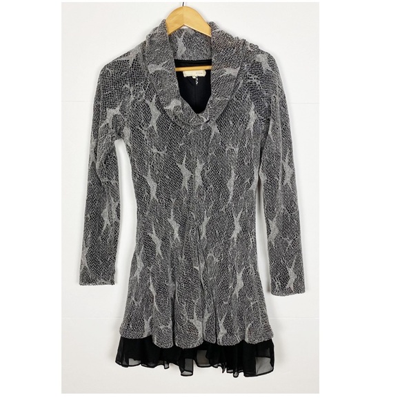 A’reve Dress Size Medium Cowl Neck Long Sleeve Printed Gray Black Ruffle - Picture 6 of 6